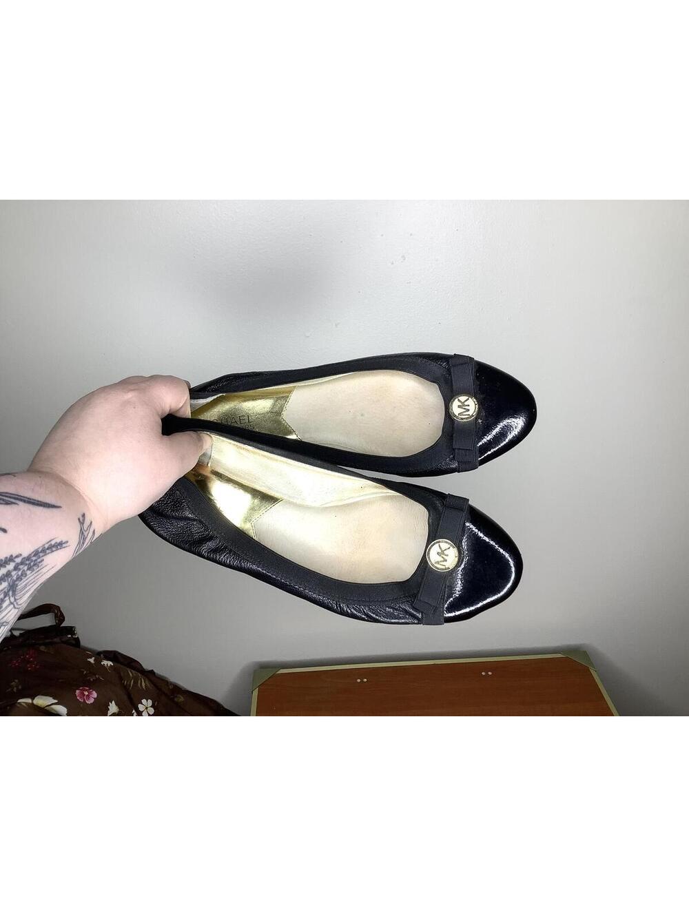 < Michael Kors Black Ballet Flats With Gold Logo Embellishment > - Picture 2 of 6